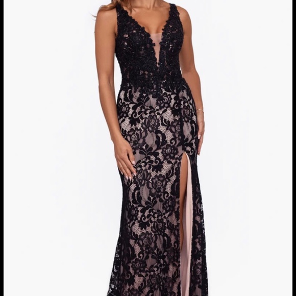 NEW Betsy & Adam Sydney Long Lace Appliqu Keyhole Back Maxi Dress - Size 0